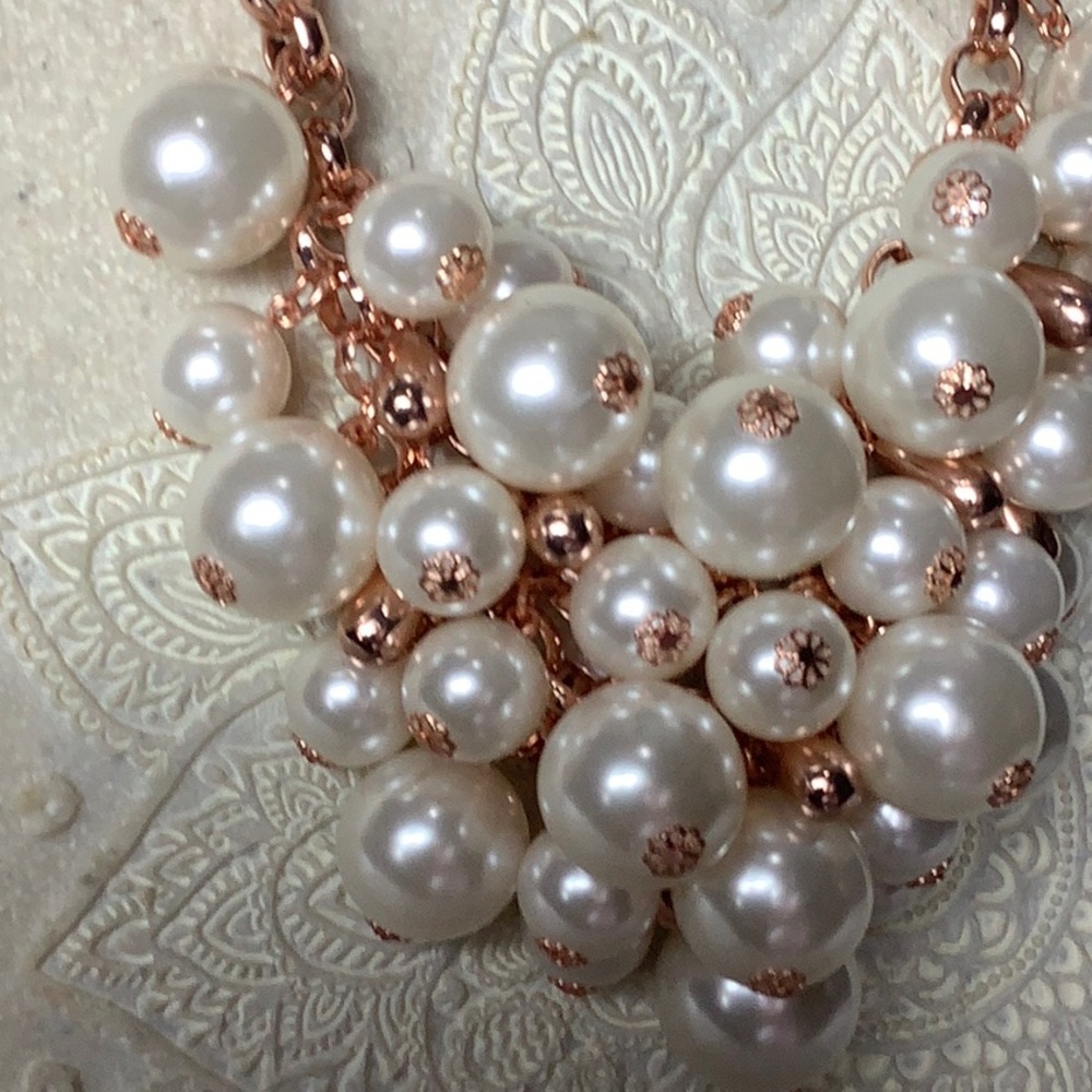 Ted Baker White and Gold Cluster Necklace - Picture 3 of 4